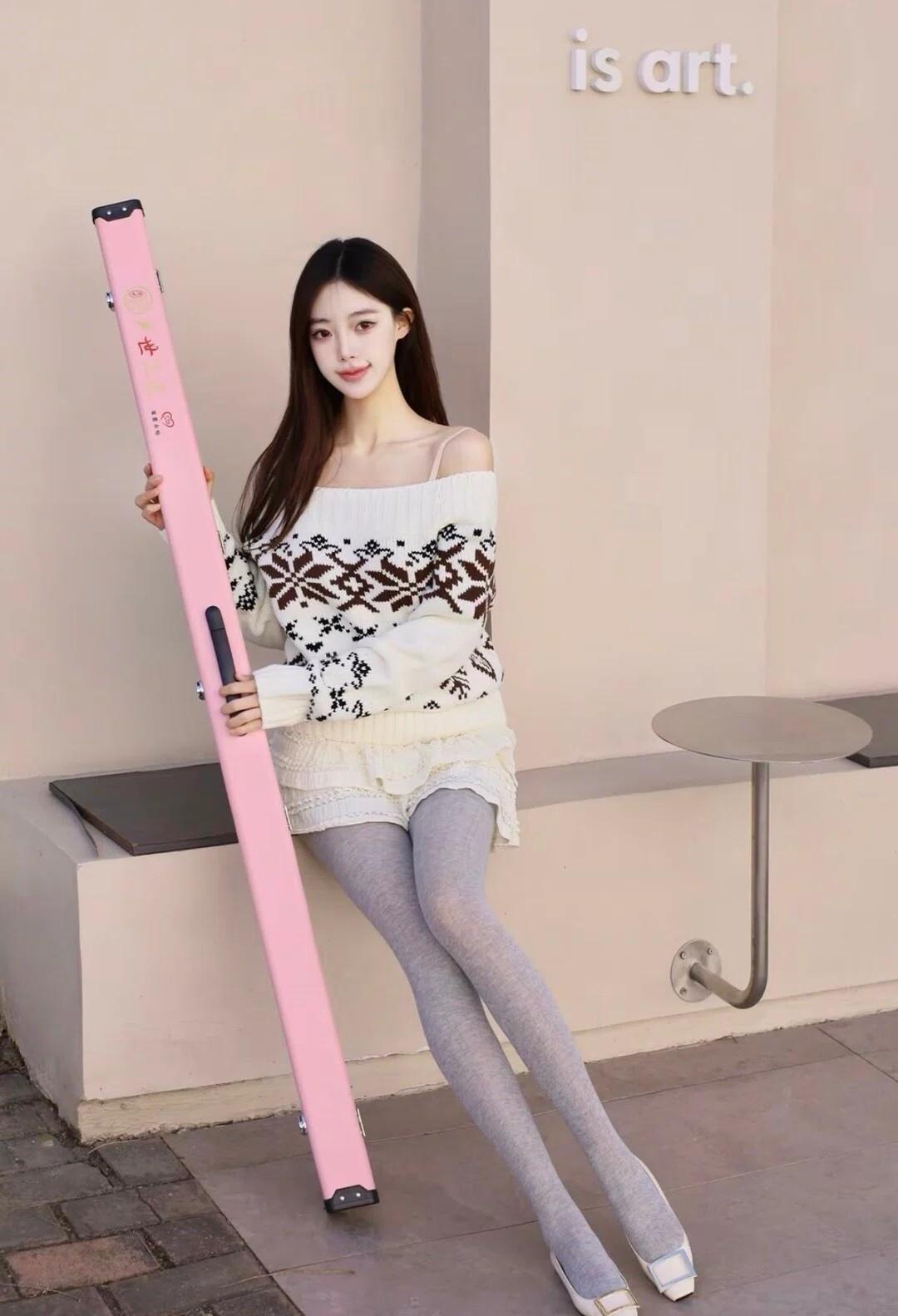 少女心爆棚的粉色竖琴，艺术与时尚的完美结合！🎻✨