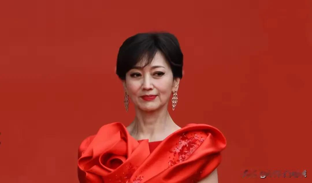 赵雅芝71岁了，她是为数不多过了70岁还活跃在圈内的女明星，甚至今年还上了春晚。