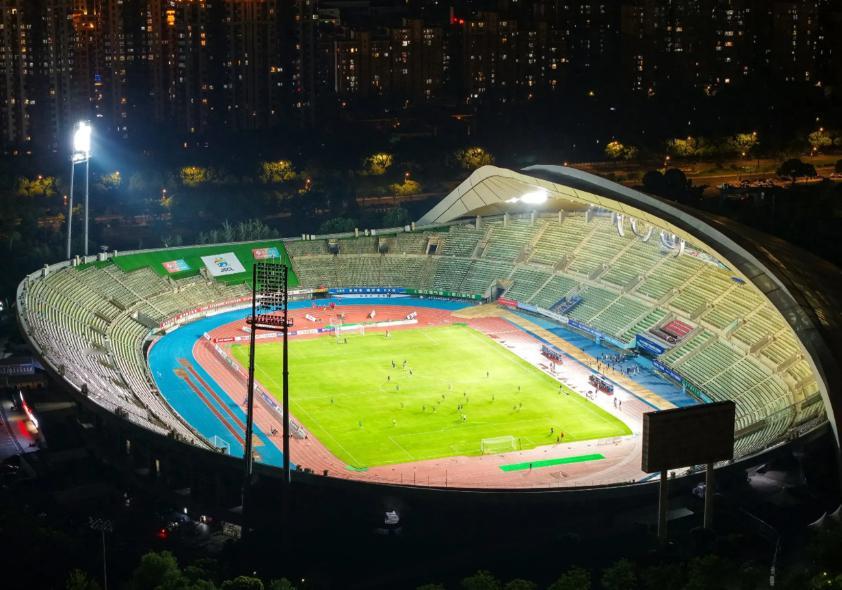专注学习干货，也爱生活里的生动一课5月2日晚“苏超”赛后，南京奥体边的7-ELE