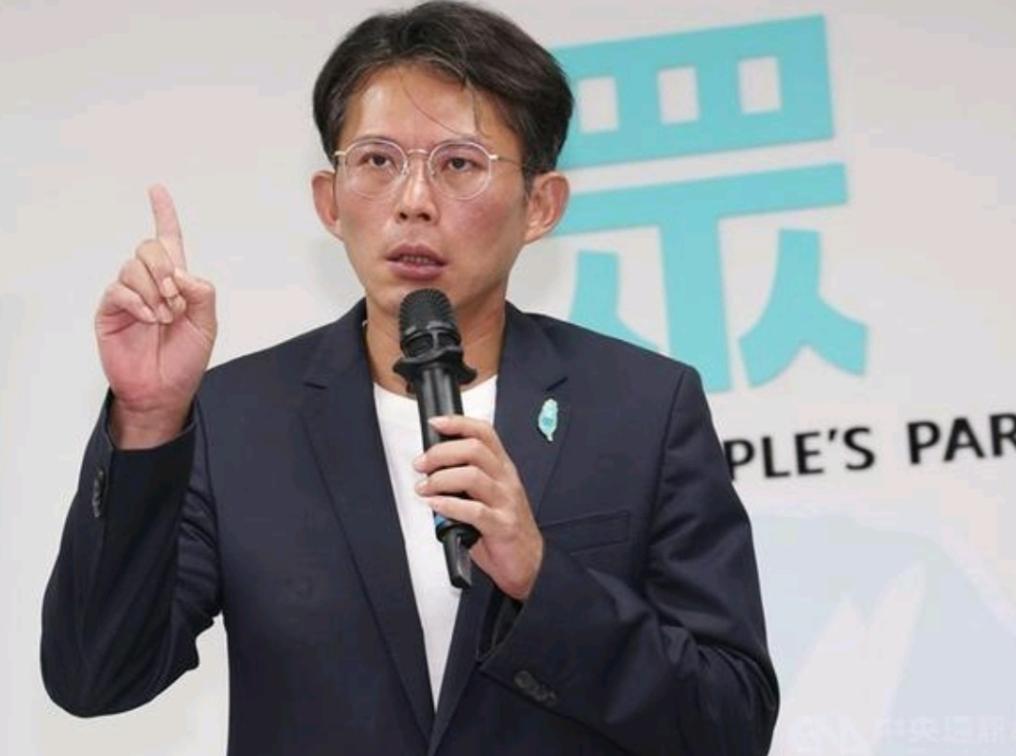 黄国昌也出来表态了！态度非常不友好！12月29日，民众党发表声明声称，大陆嘴上高