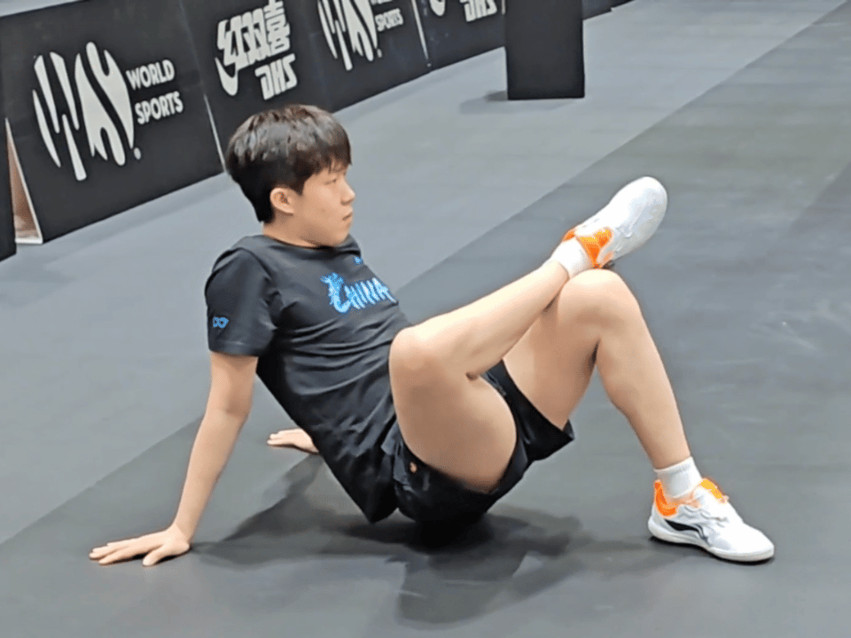 世界第一不要有太多压力，你可以永远相信王楚钦！快乐打球健康完赛和。#王皓对王楚钦