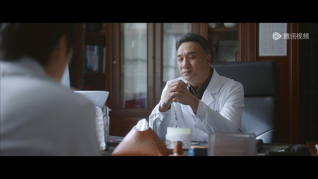 问心￼林逸本身也没什么问题，就是太过理想化，他以为动手术就可以解决一切问题。但是