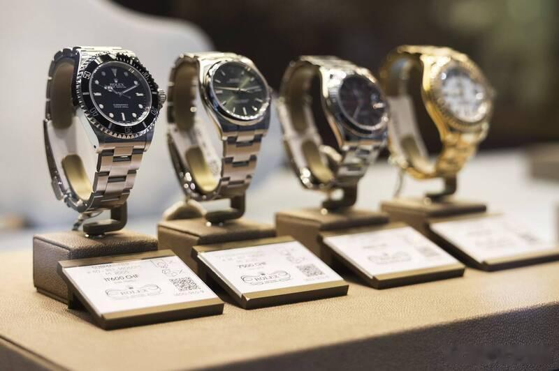 【离谱！日本共享平台负责人盗卖客户2300块名表 非法获利达18亿日元】海外新鲜