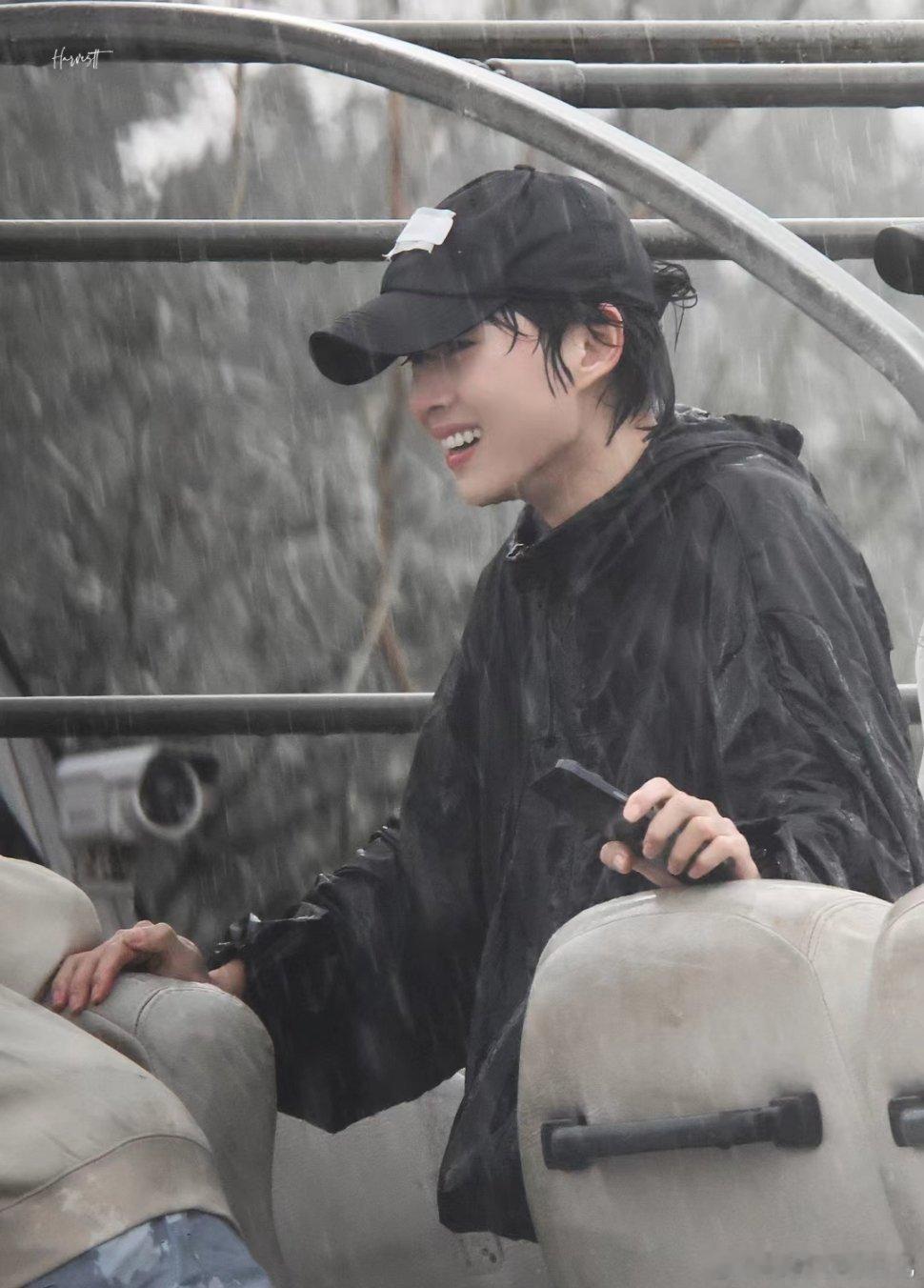 十个勤天给沙漠带来大雨，给杭州带去晴天🌞 ​​​