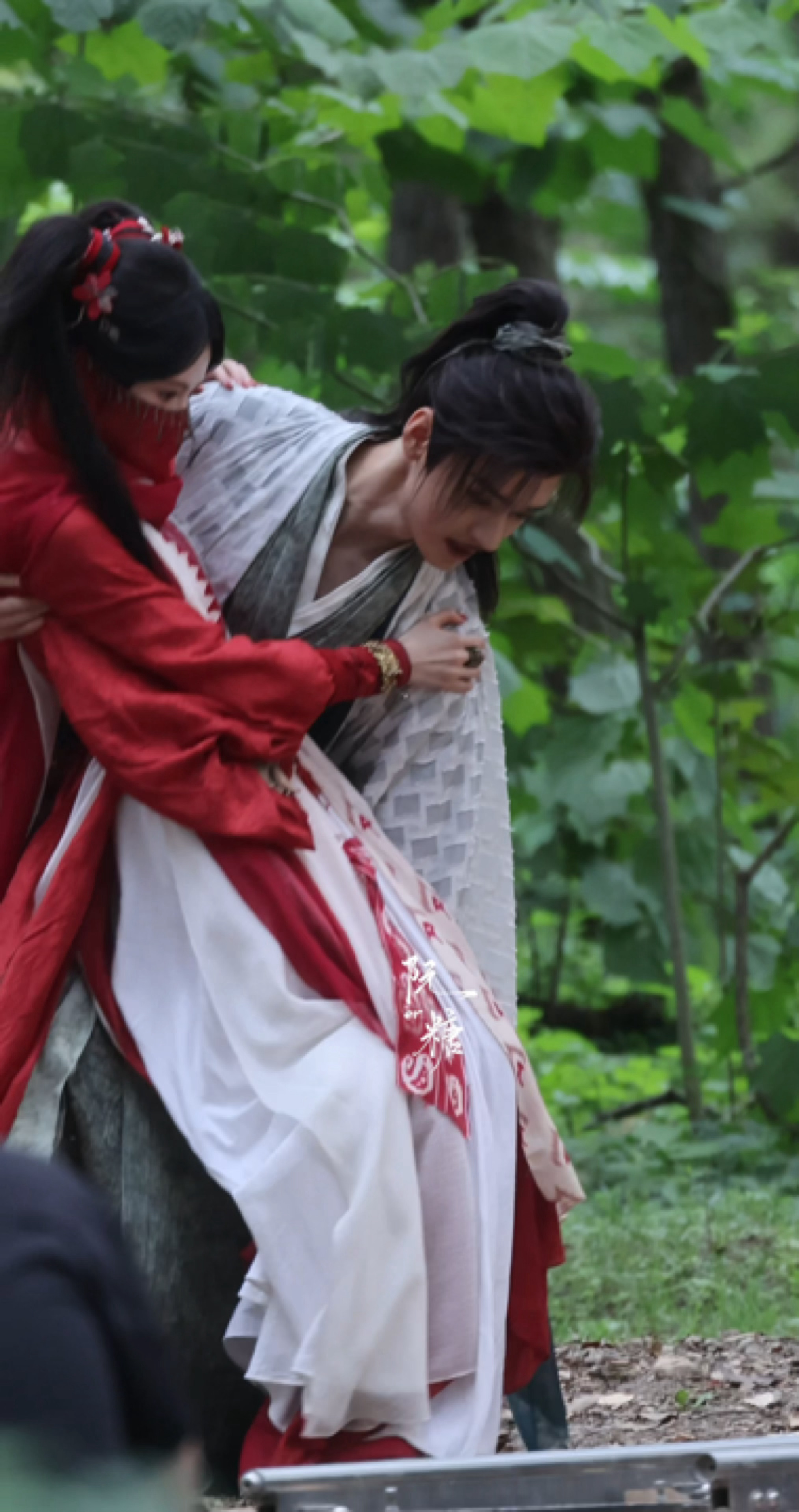 把女演员放下这个动作也好温柔