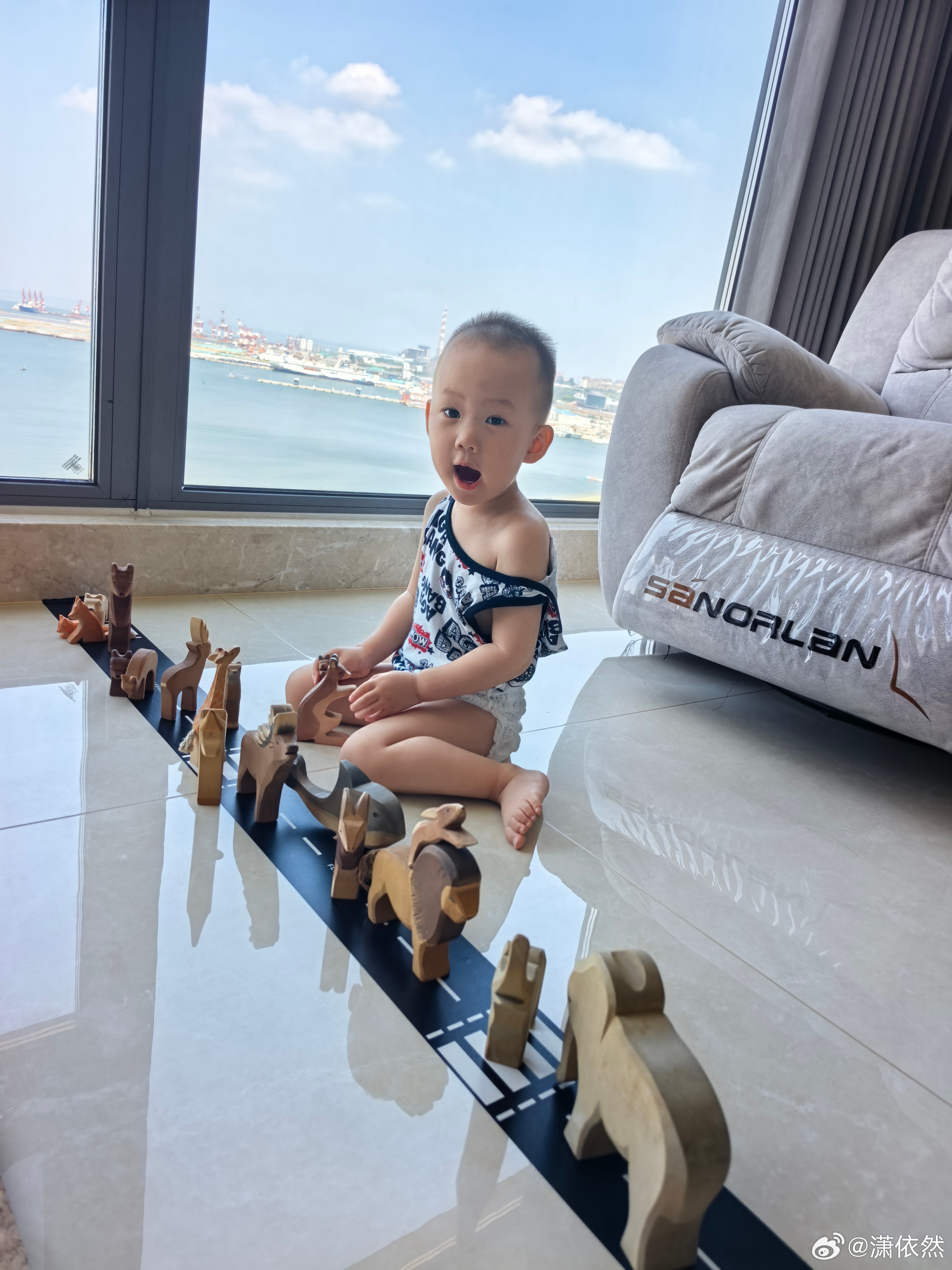 前几天录播客，我说 我们没有常去海边，也不觉得自己会专门在看窗外的大海…其实不是