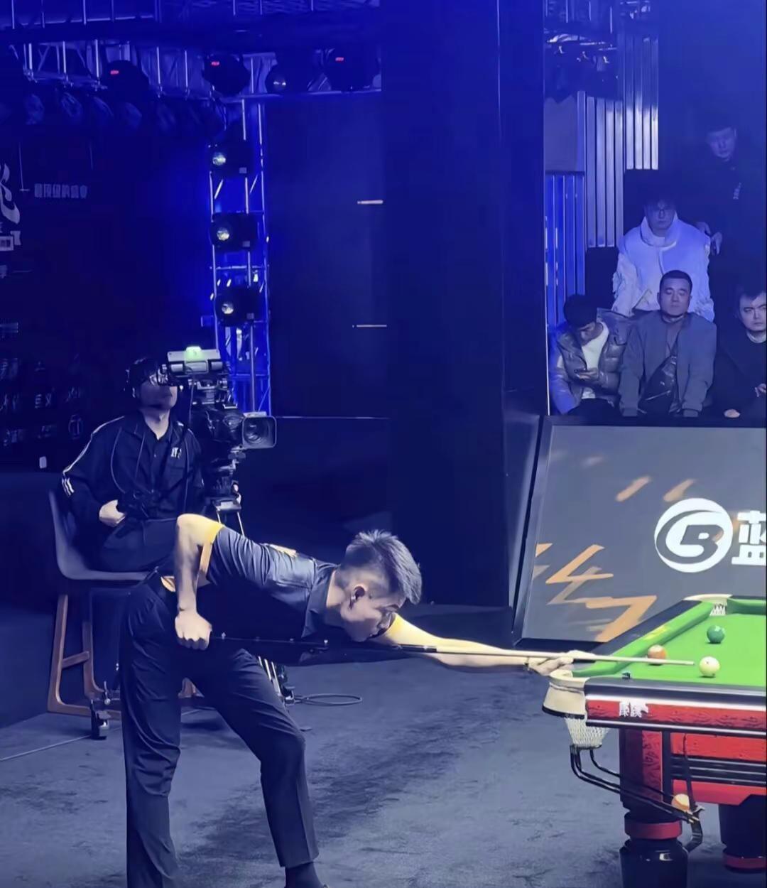 张堃鹏傲杆器材傲杆助教傲杆台球