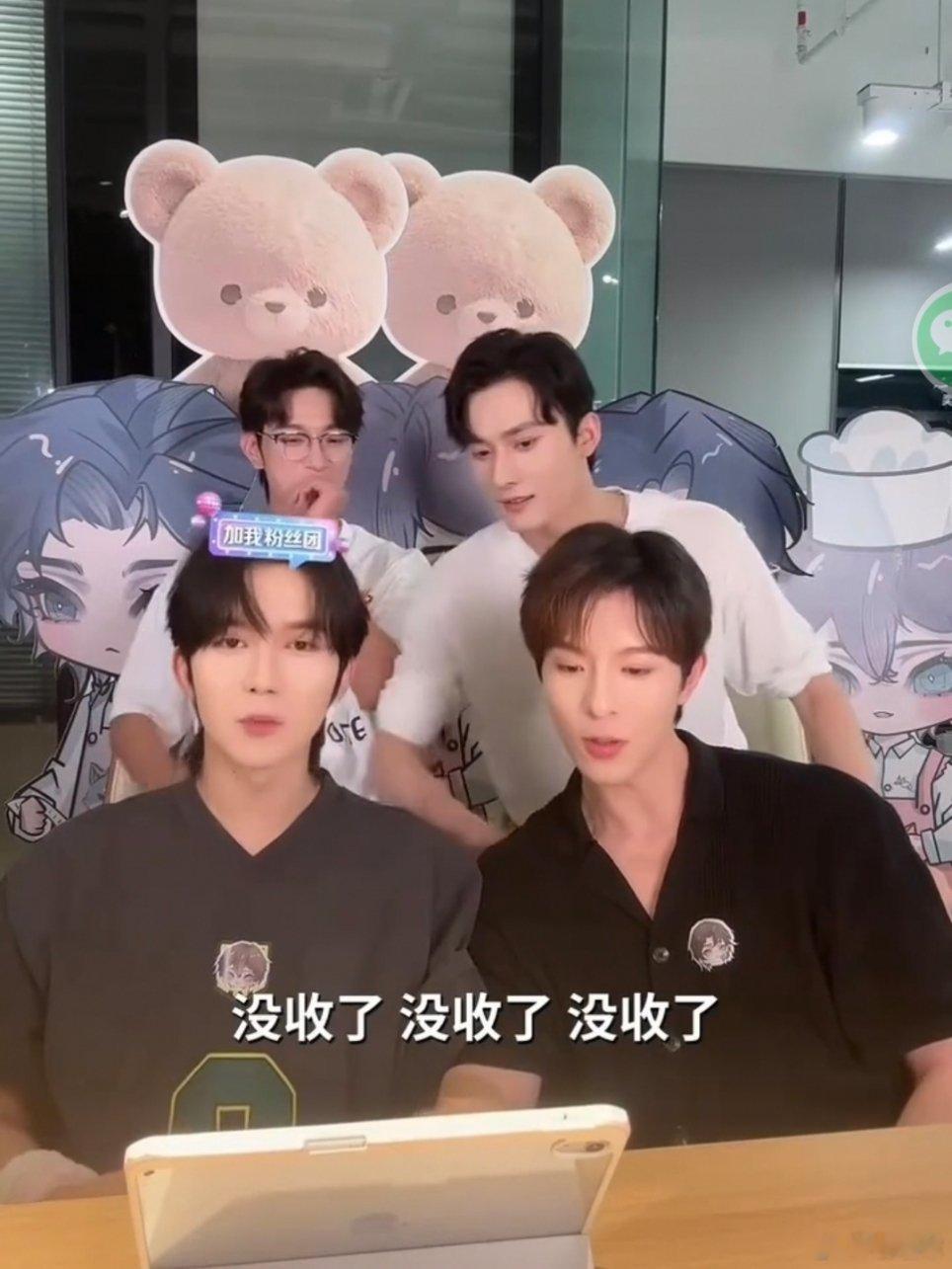 d4以前的直播真的好看，有很多互动很多糖，话也特别多。到后面几次直播，黄星邱鼎杰