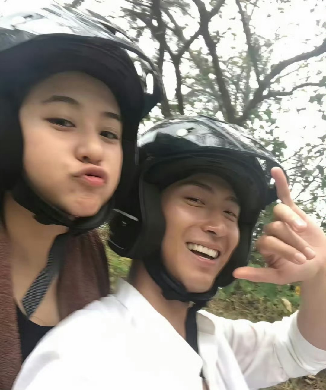 何超莲回复窦骁生日祝福幸福呀 有情人天长地久 ​ ​​​