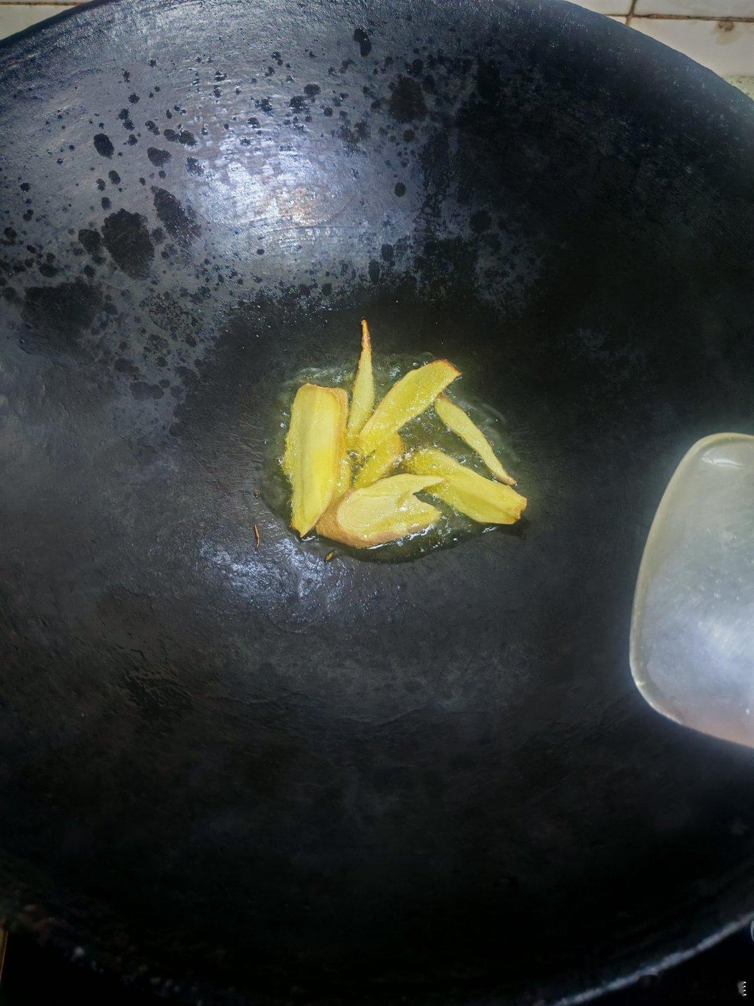 自己动手丰衣足食，晚上自己煲鱼汤，最近也就只能吃这个了