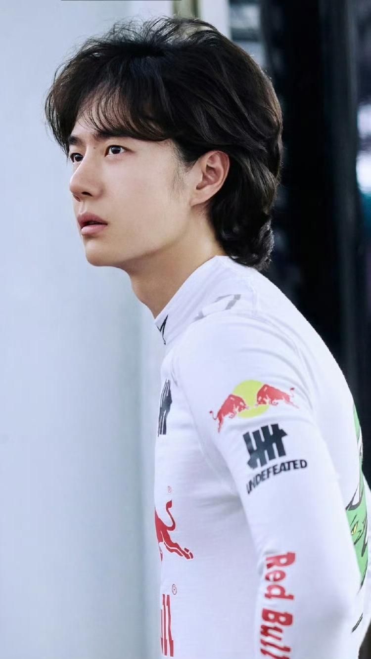 “这个现实胜于电影的男主角他叫——王一博！”💚💚[大金牙][大金牙]
王一博