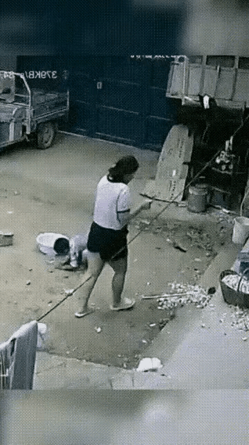 一跤摔出了媳妇在家的地位[捂脸][捂脸]