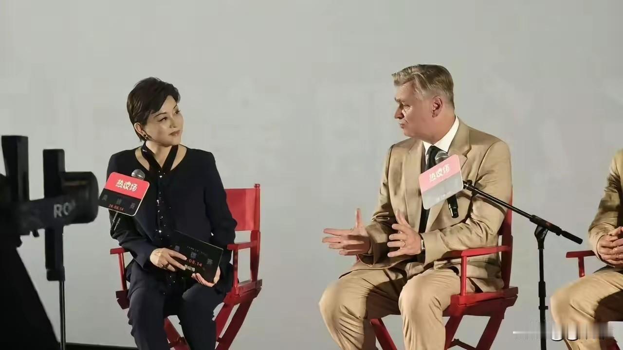 在采访《奥德赛》的主持人当中，杨澜这样的大方和自信，赢得了所有人的好评，这才是一