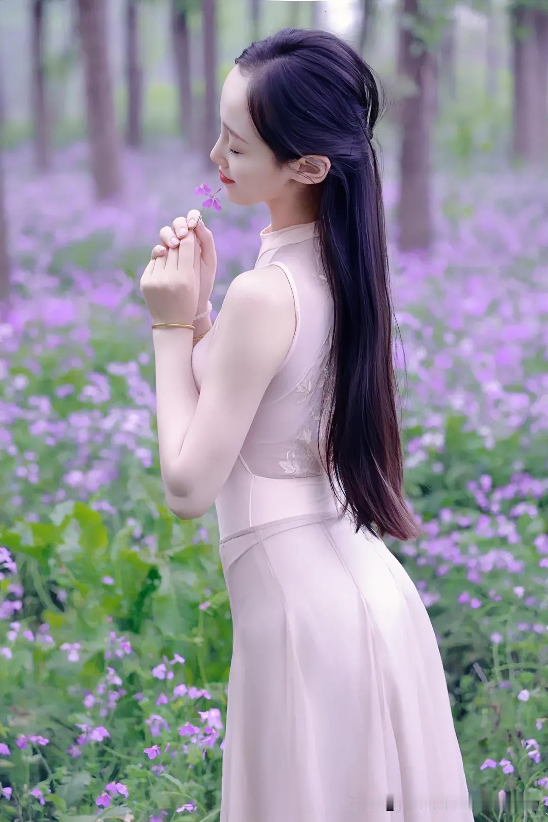 不必追赶什么，更无须证明什么。人到中年平平淡淡才是真，简简单单才明白，人生不是一