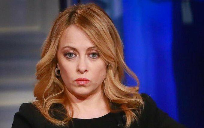 特朗普的威胁激发出了梅洛尼的霸气！
特朗普宣称：“要是伊朗拥有了核武器，他们两分