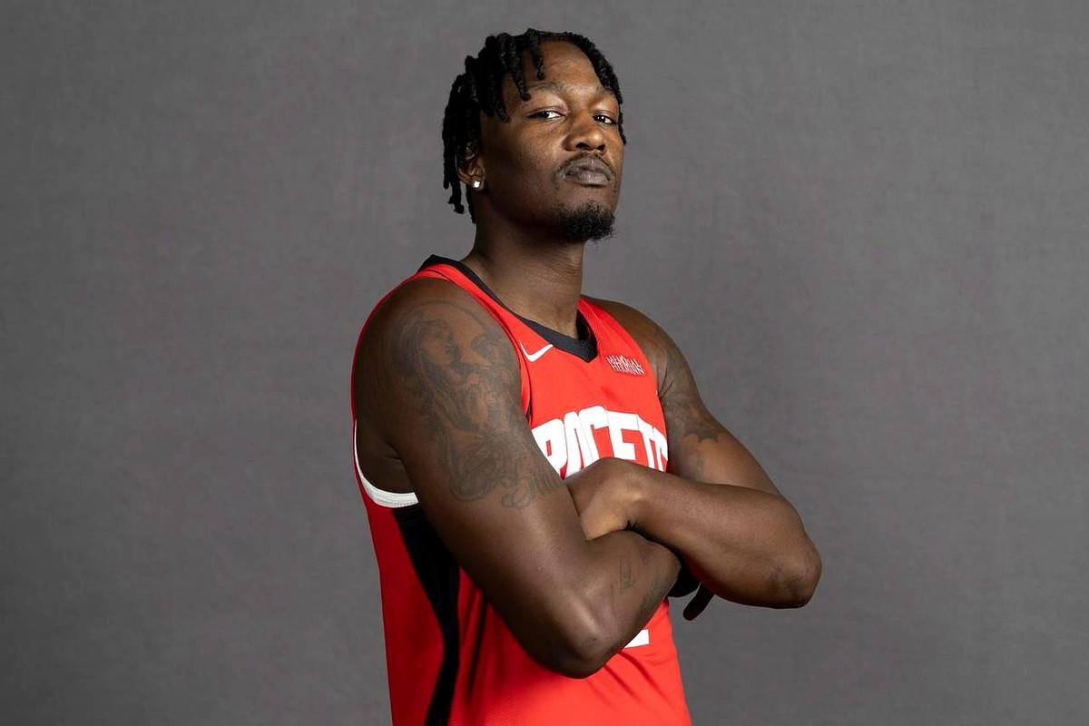 火箭队史诗级逆转，杜兰特狂砍40分，但队里这个“电风扇”可能要被吹走了。他一上场