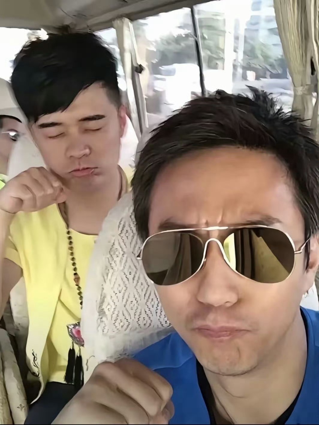 陈赫祝邓超生日快乐 记得超哥在胜券在握的采访里说，因为自己生日很靠近春节，所以已