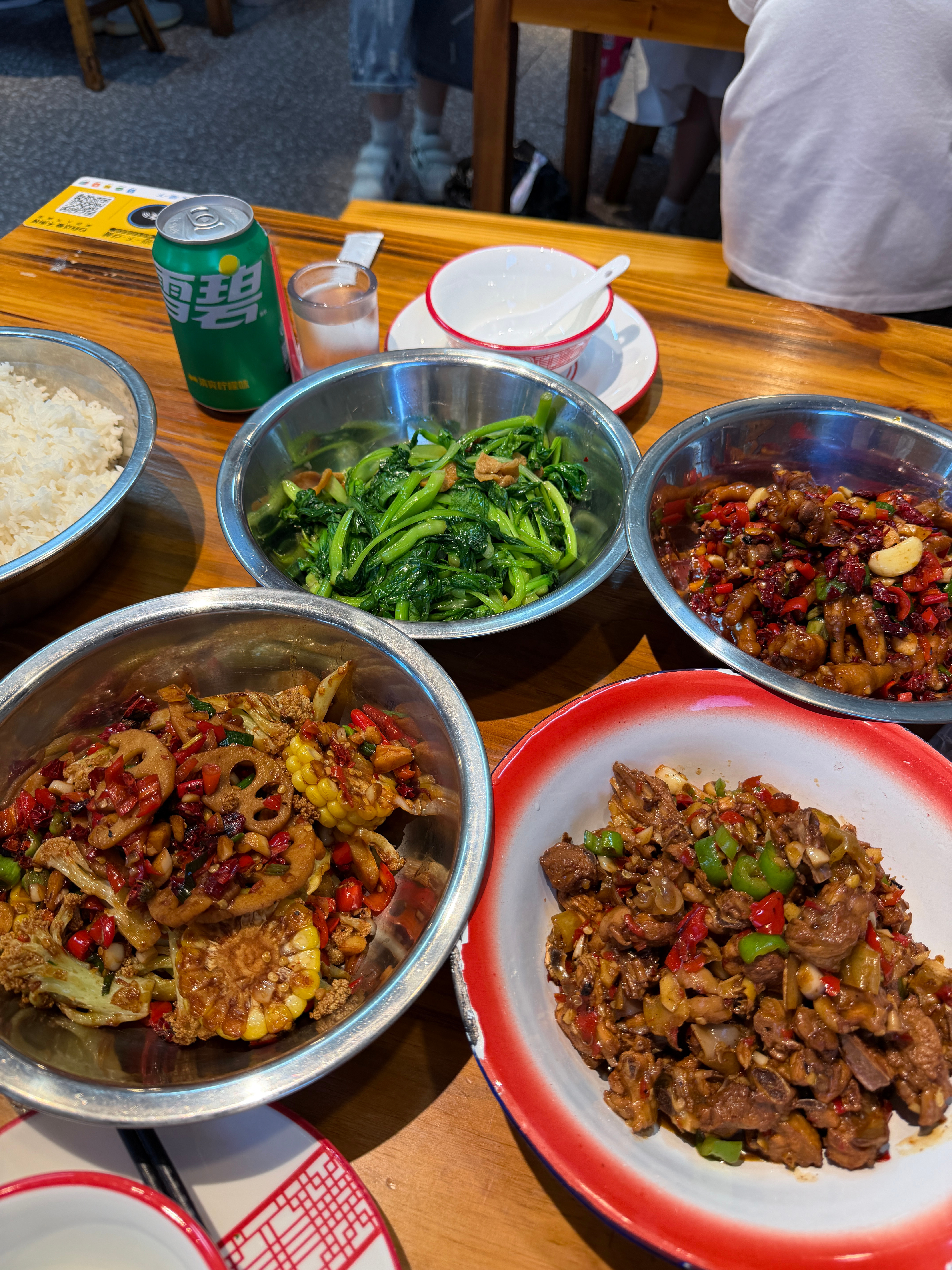 又去吃老六小炒肉了 真不错吃！！昨天和主播朋友学习 今天和运营投手朋友学习hhh