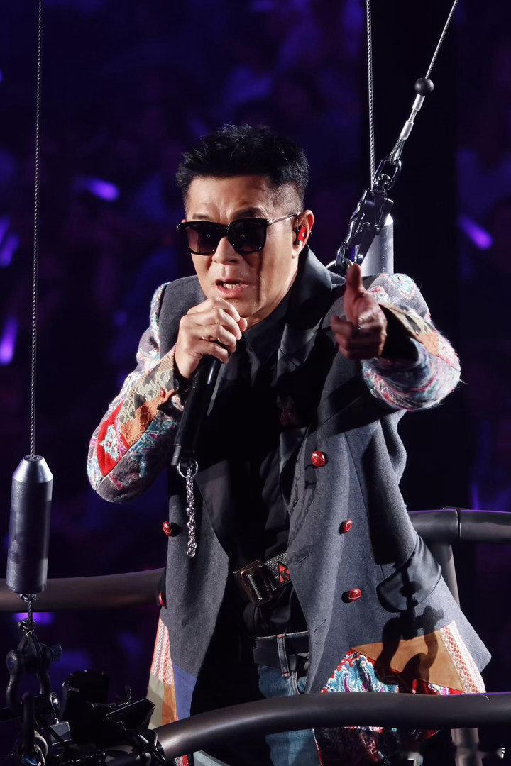 王嘉尔给古天乐设计演唱会造型很难不惊叹王嘉尔的创造力，多元领域持续输出，总能把脑