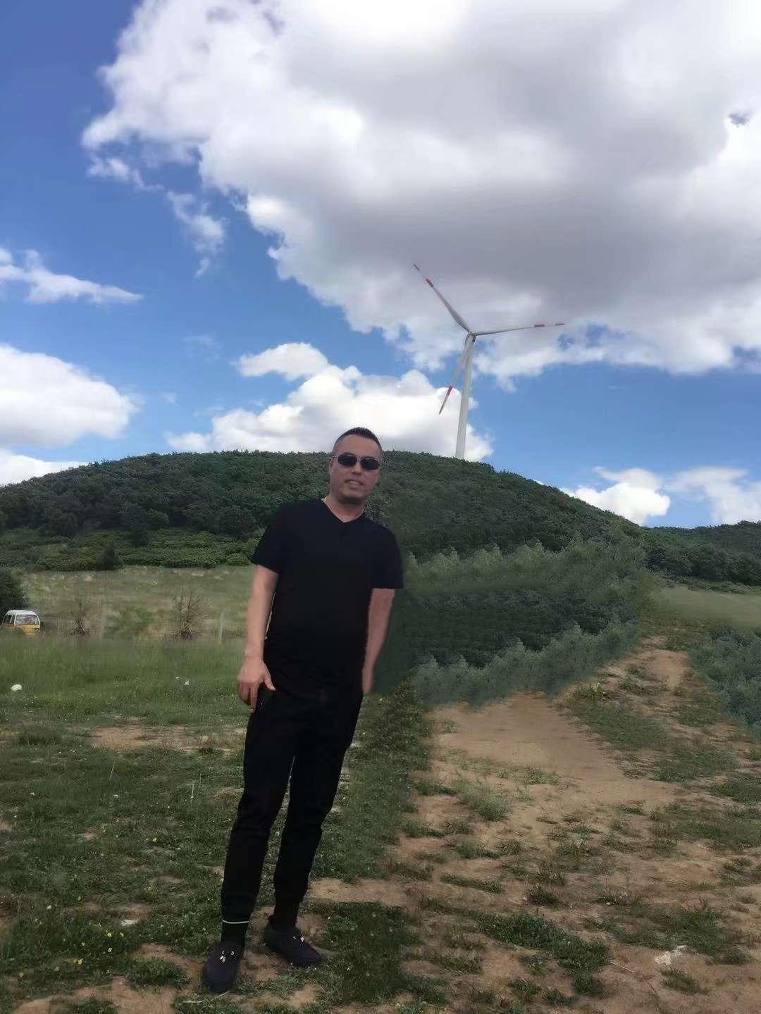 有家乡最美的照片发上来大家欣赏吧蓝天白云青草幽幽，这就是我的家乡黑龙江。