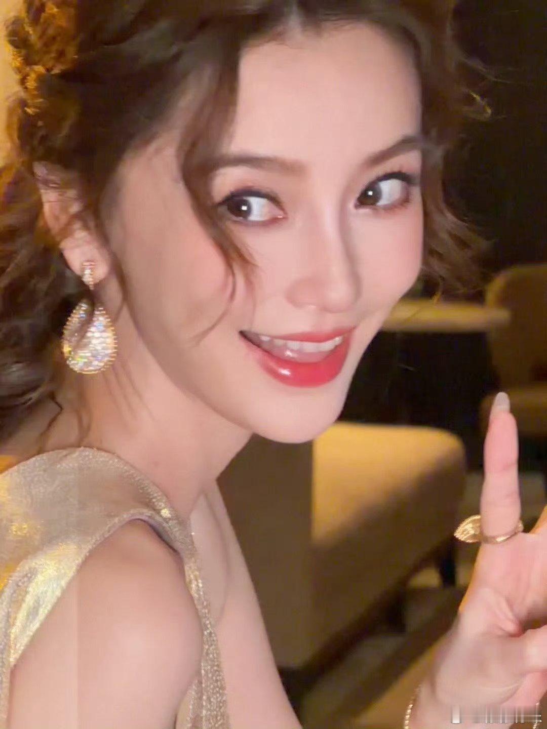 Angelababy原图谁懂啊！这也太好看了吧！颜值暴击说的就是这种吧，真的美到