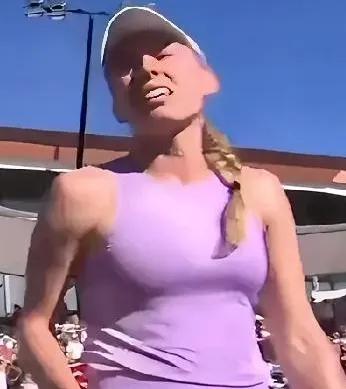 澳网首轮，冷门不断，又一女单大种子首轮游！
澳网11号大种子选手亚历山德洛娃，苦