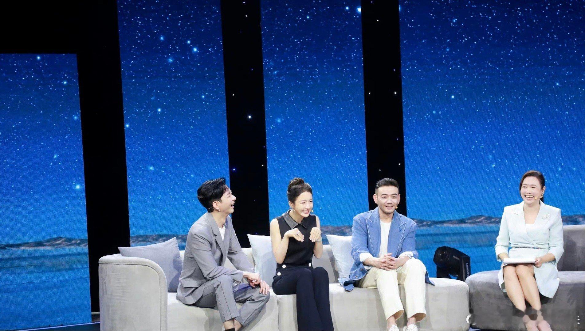 #李依晓[超话]##李依晓官宣恋情#真的太喜欢这样的恋情方式了，而且对于我们来说