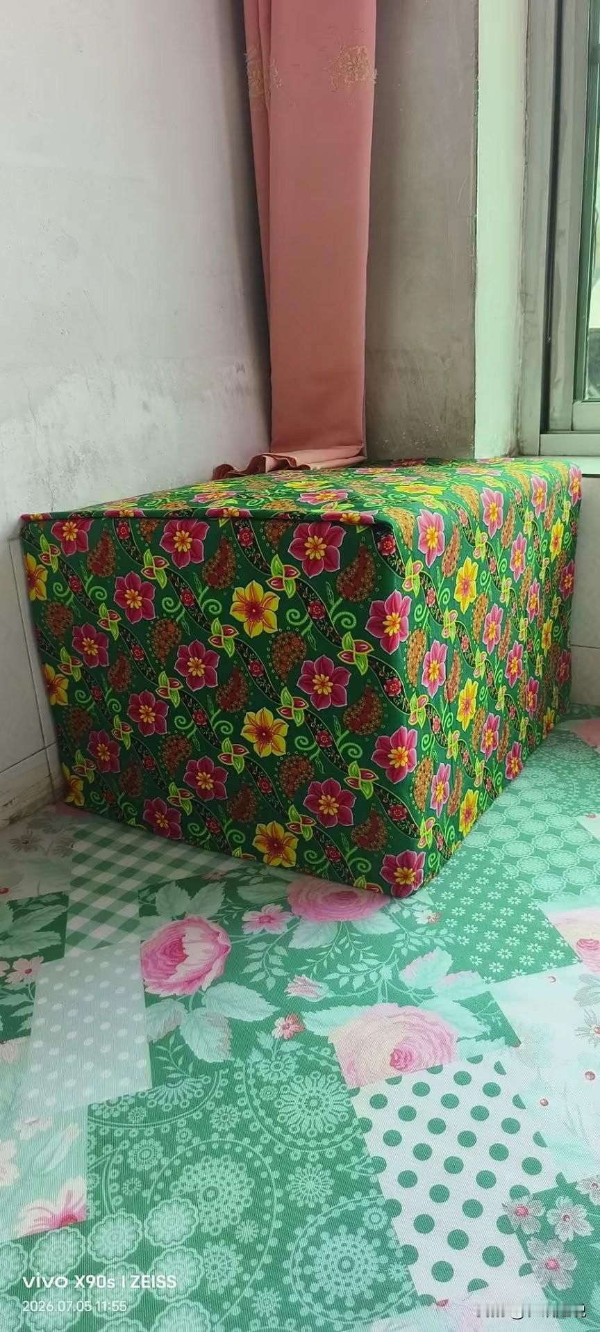 北方的朋友有见过这个吗？今天上婆奶家，发现她家炕席上出现了一个这个？我也不认识这
