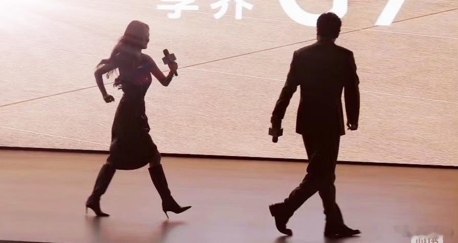 沈腾又忘记扶杨幂了沈腾又忘记扶杨幂了吗？？每年返场一次