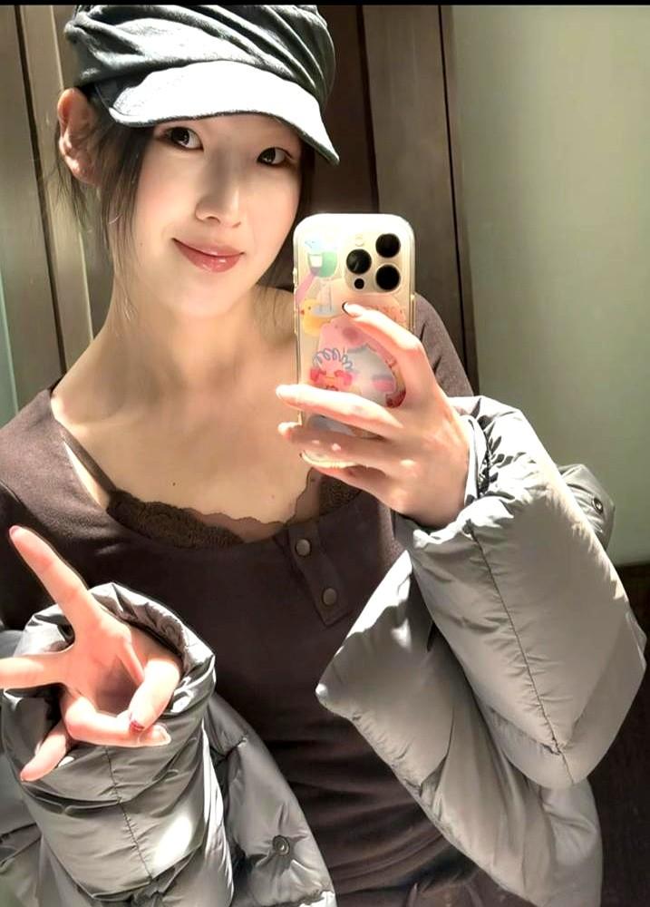 不是在他巅峰时喝彩，而是在他被“退货”时，甩出一张伤口的照片。

李炎哲被国家男