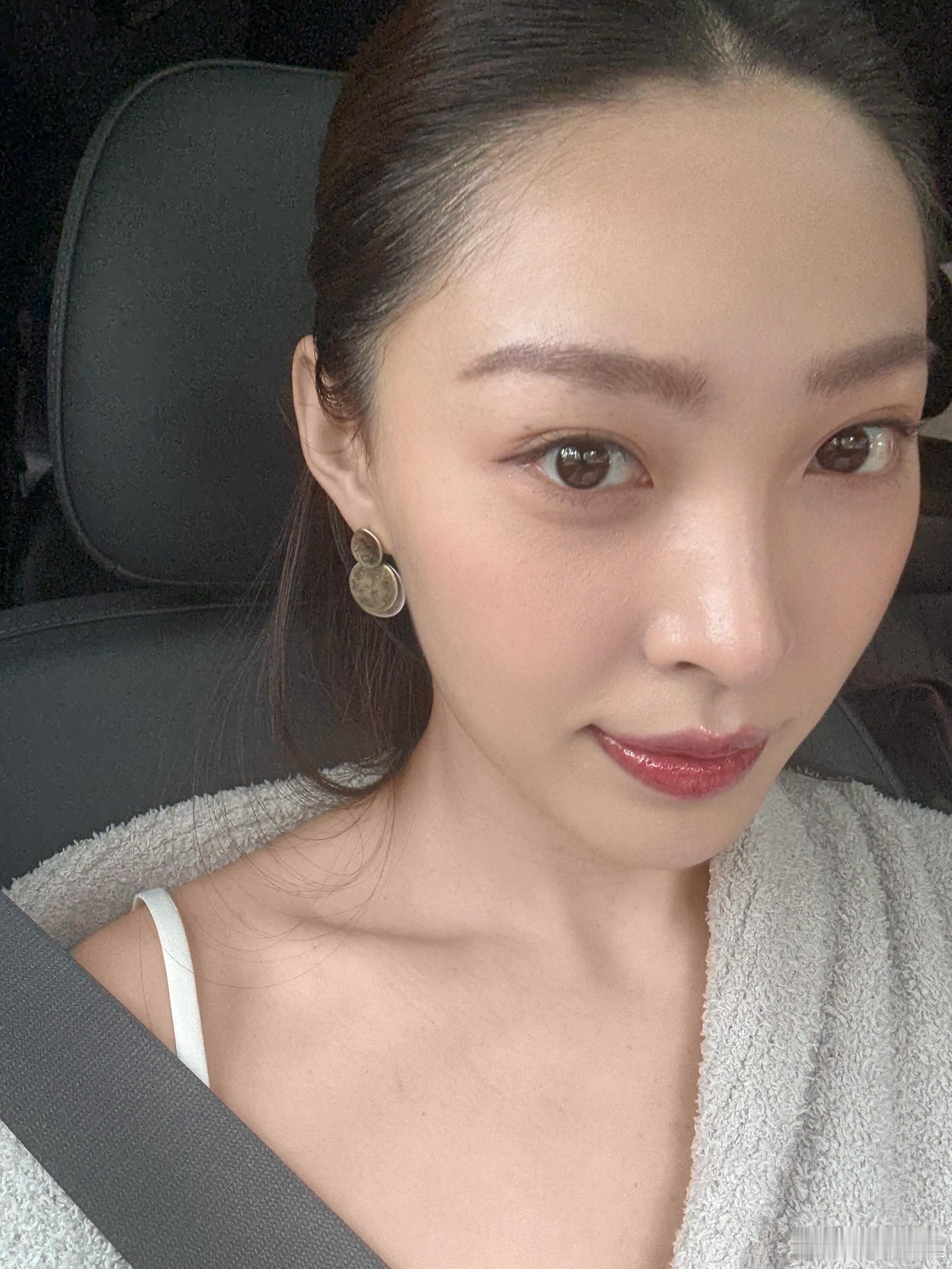前天过了大人的节日昨天过了小孩儿的节日 明天起就都是我们小大人的日子咯[春游家族