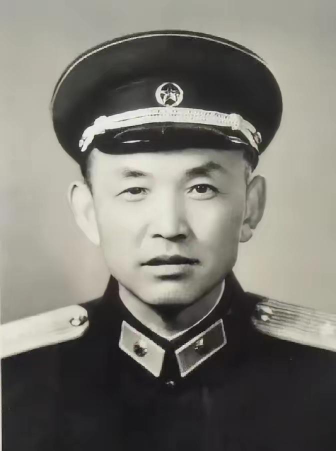 1949年至1950年间，黎原因在湘西剿匪战斗中表现卓越、指挥出色，被47军军长
