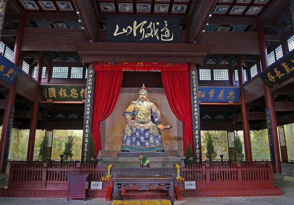 当历史的车轮滚滚向前，留下的是一幅幅雄伟壮丽的画卷，其中总有一些充满勇气和智慧的