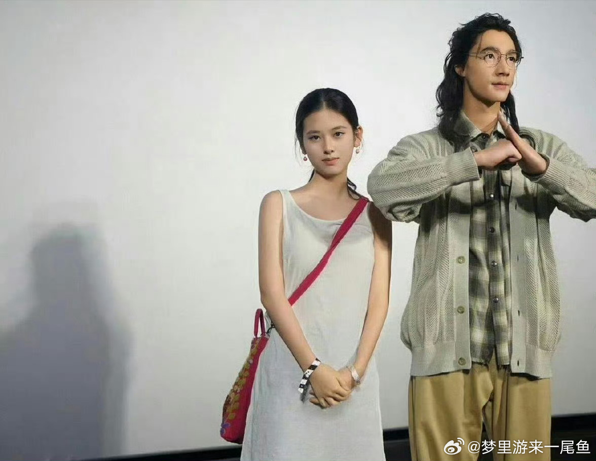 这个女生是谁啊好漂亮，尤其是这双眼睛好像会说话的样子，很吸引人