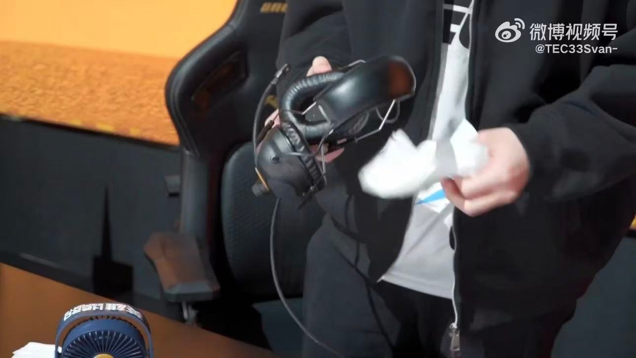 33早起演我本人 33一听到早起整个人都不好了，满脸写着抗拒，这不就是每天被闹钟