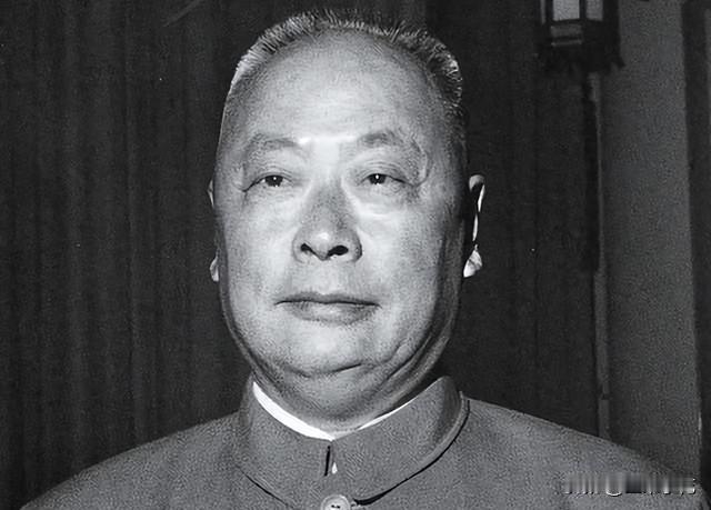 孟良崮大胜后粟裕为何惊出冷汗？七千残部藏身石缝，陈毅下死令：一个俘虏准不放，彻底