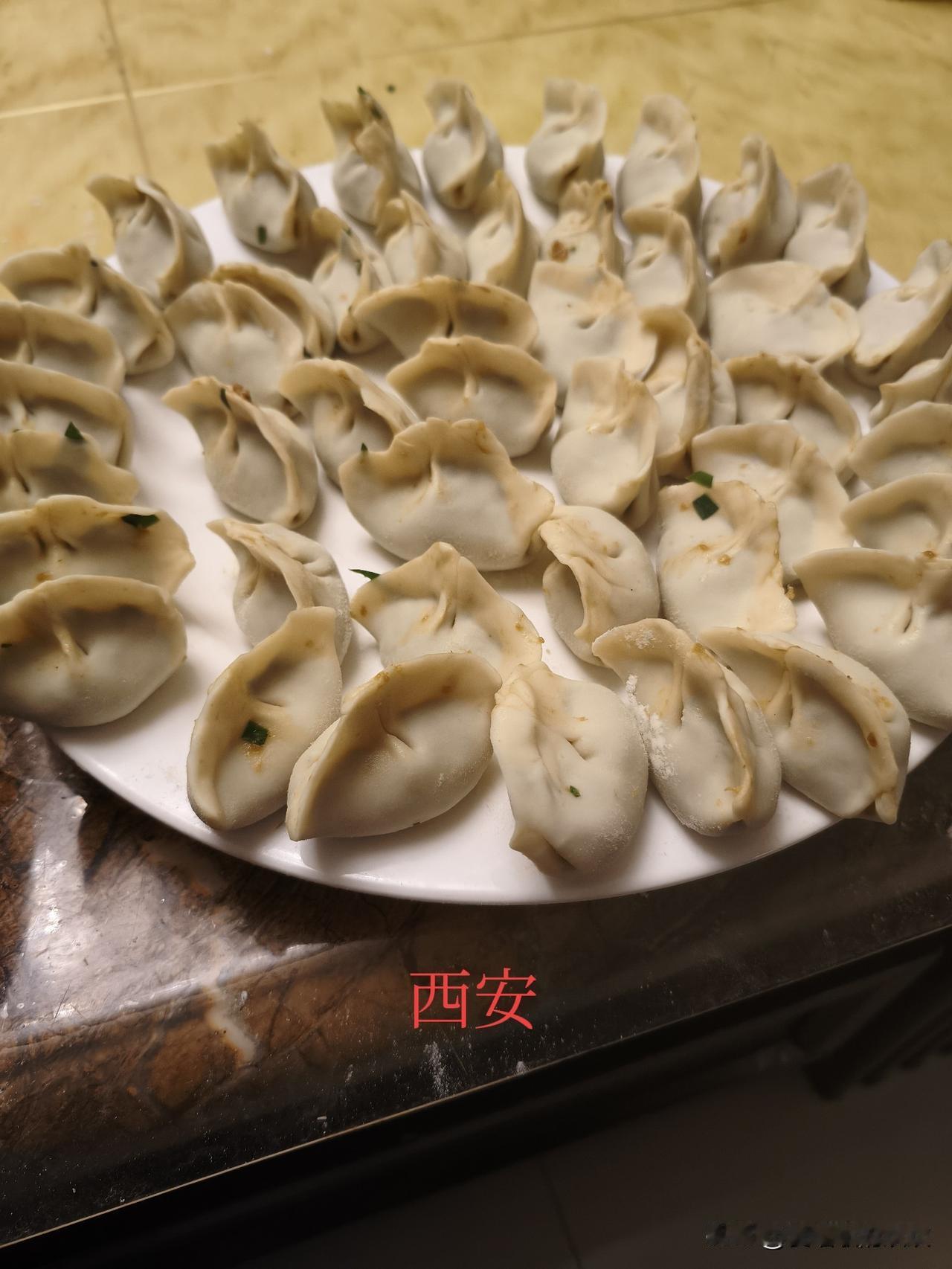 今天，是我从乌鲁木齐来到西安的第25天。也是我来西安包的第四顿饺子（下图）。可我