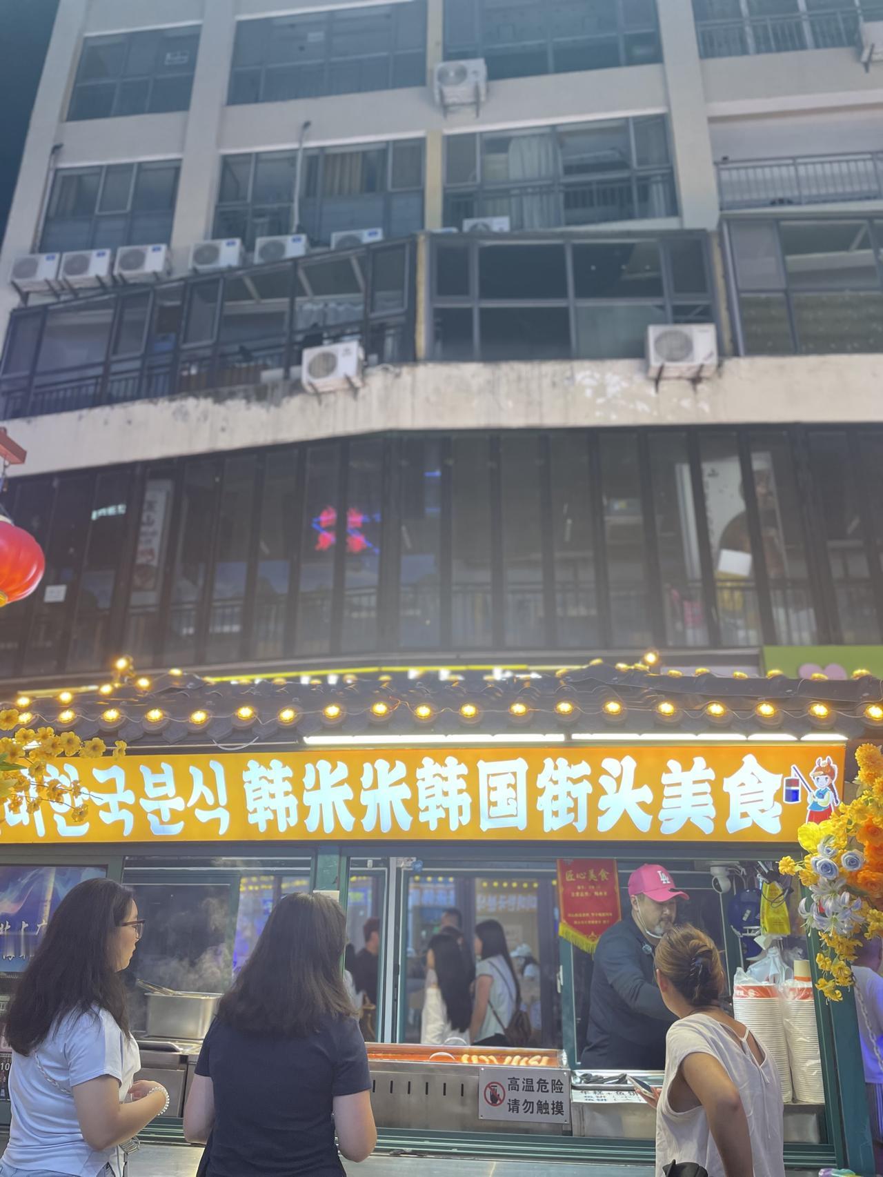 晒图笔记大赛孩子说韩乐坊这位老板有点像韩国的马东锡，大家看看，像吗[呲牙]