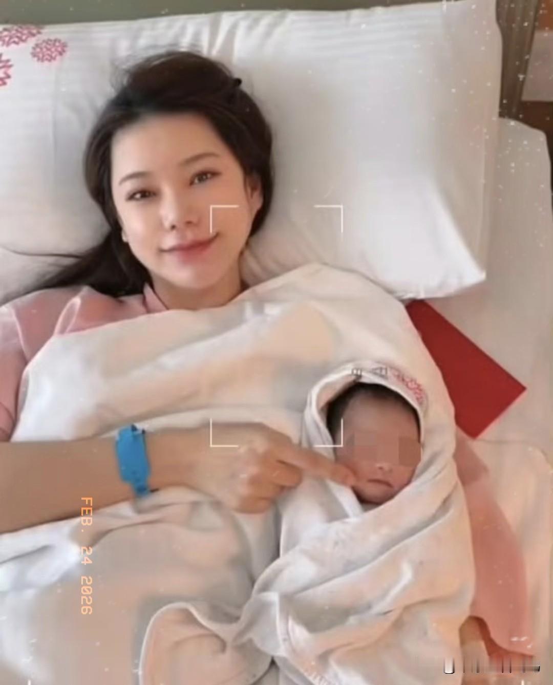 生了，马筱梅，
超高兴的不是汪小菲，
也不是马筱梅的父母，而是对这个孩子十分期待