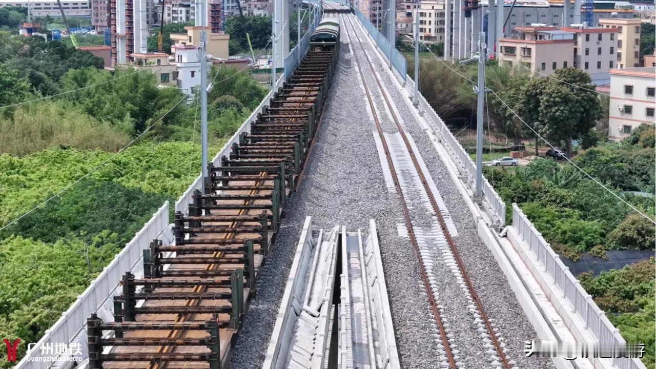 广清城际铁路南延段已经全部完成长轨铺设，预计十月底通车运营，但只通到广州白云站，