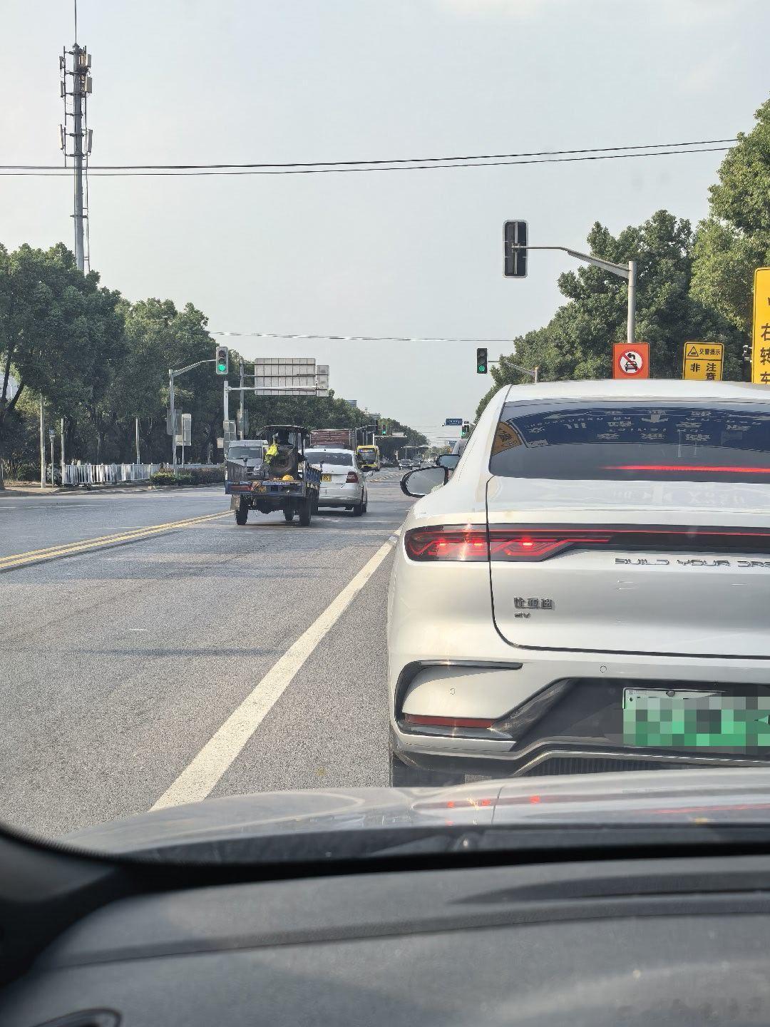 没敢走隔壁的卧龙凤雏车道[二哈] 还是排队吧 ​​​