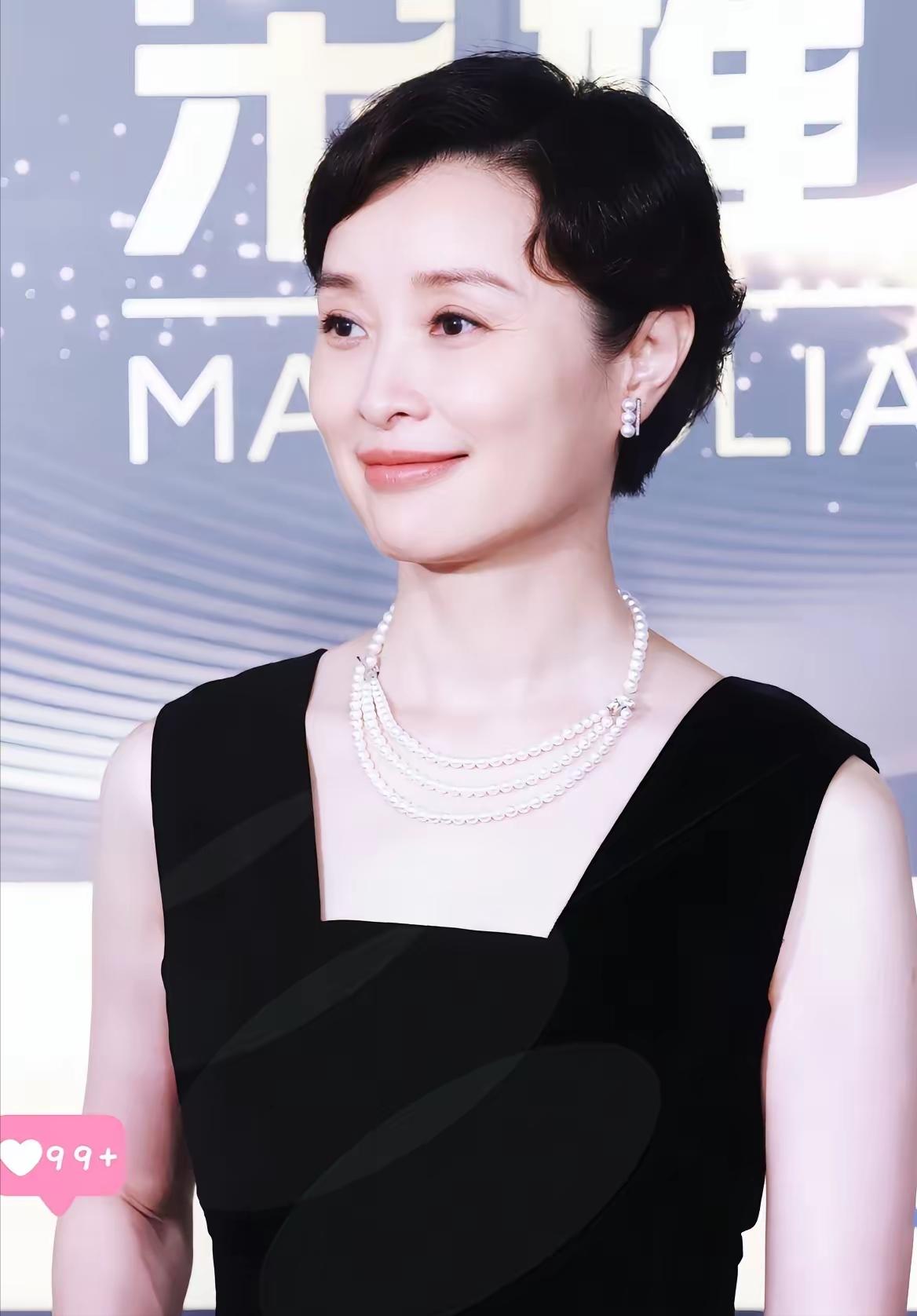 陈建斌没想到
蒋勤勤也没想到
53岁不婚不育的吴越居然口碑翻转了
曾经因为出演《
