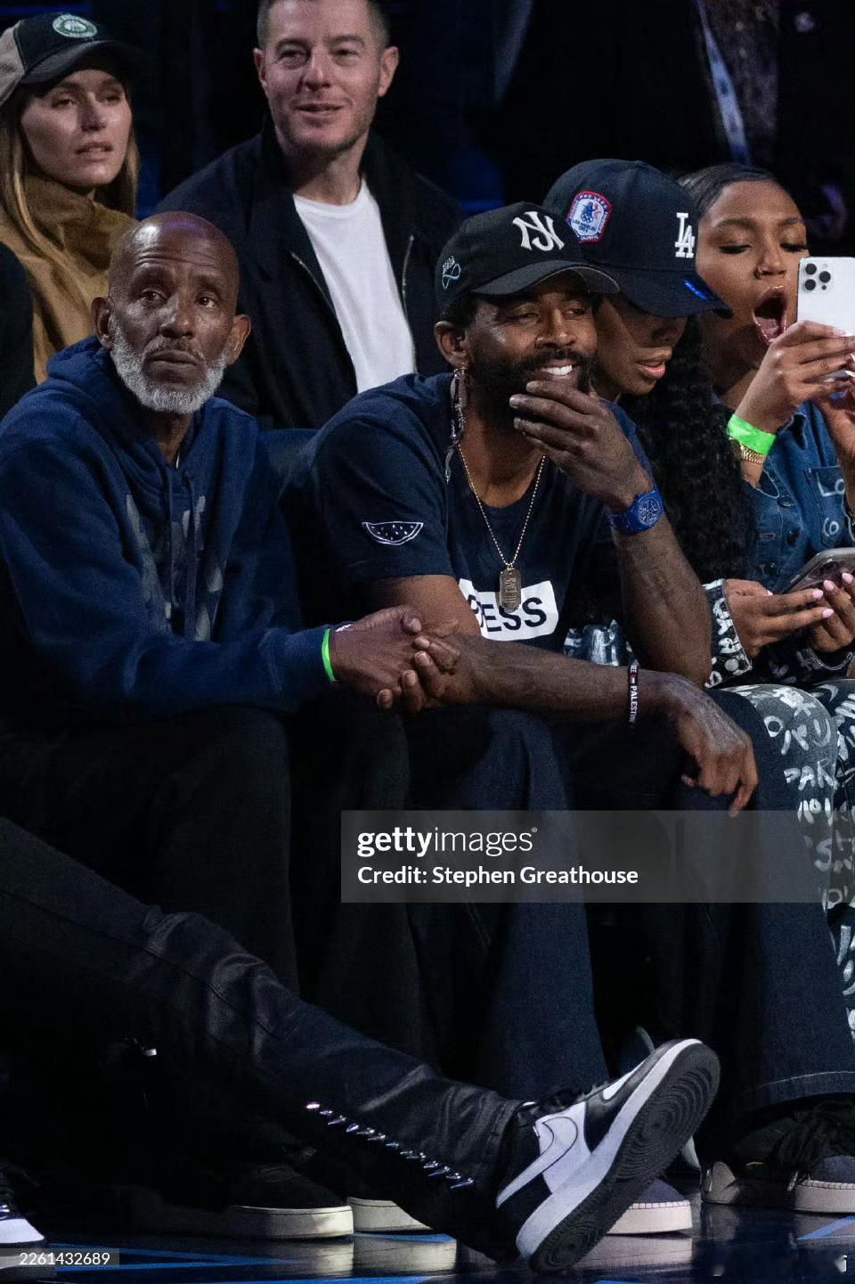 MFFL 欧文参加节目。“尼克斯闯进总决赛太厉害了，球迷们肯定会彻底狂欢。这绝对