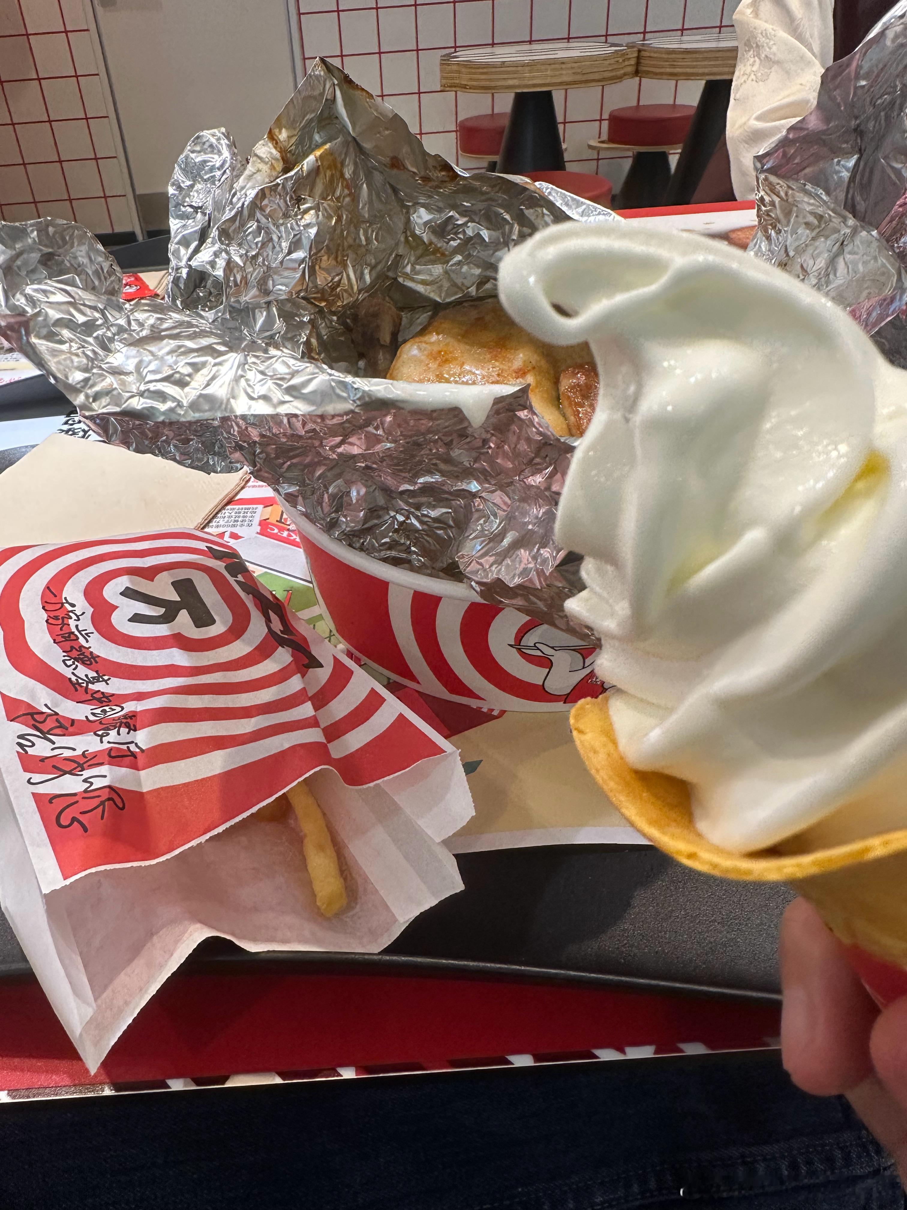 今晚kfc香焗鸡热量应该够了吧，熬夜看文娜决的消耗可以补回来了