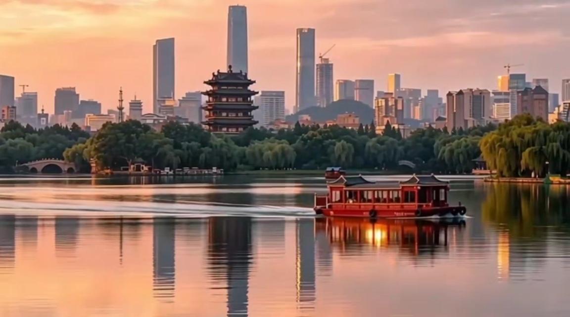 傍晚的霞光映红整个天空，娇艳火红，让人激情四射，浮想联翩。