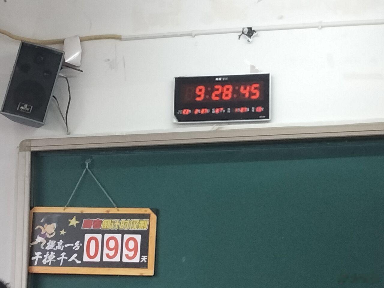 课间十分钟都能做个梦的青春人不能同时拥有青春和对青春的感受，就像想拼命逃离的那段
