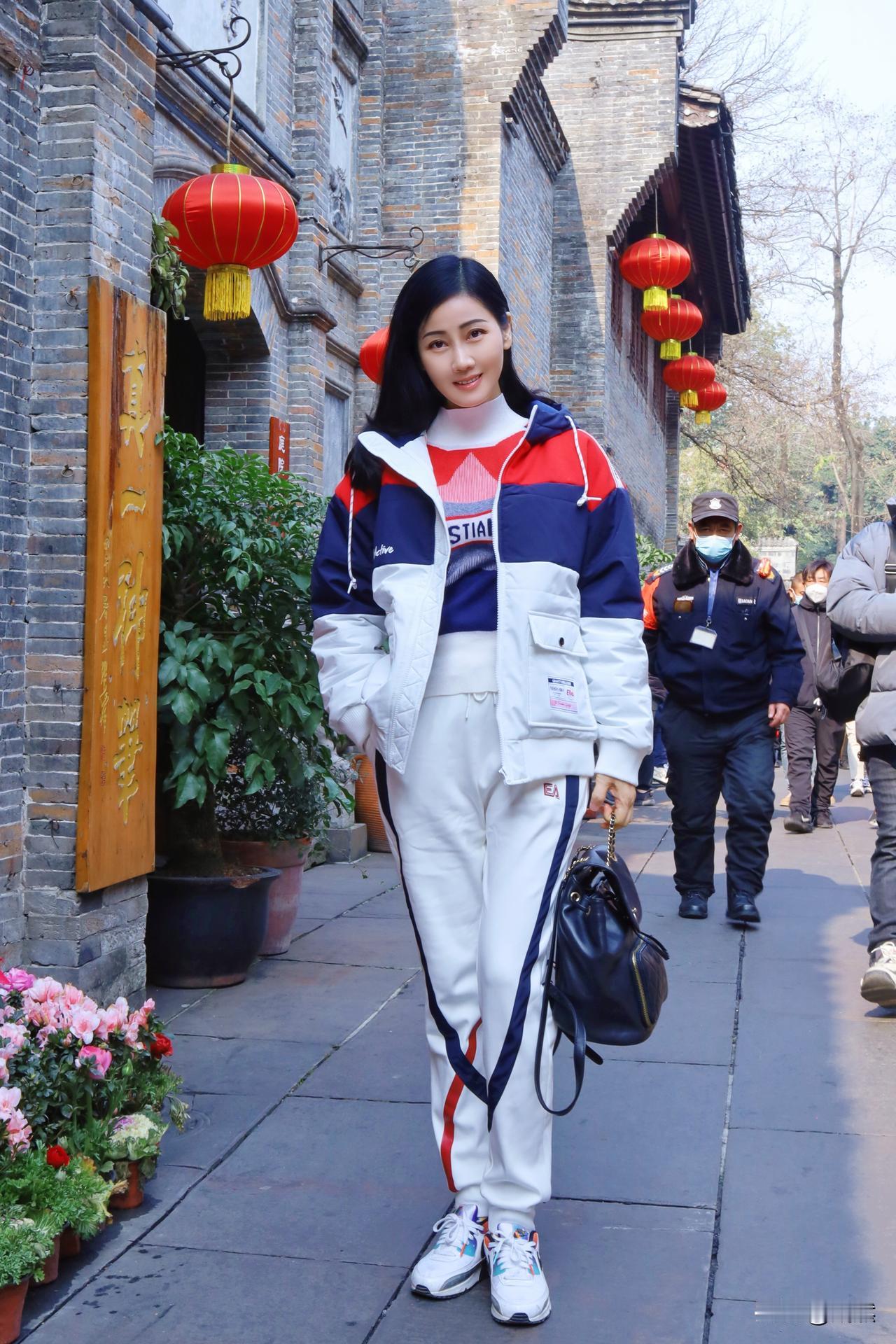 在成都锦里，寻找熟悉而又温暖的人间烟火。