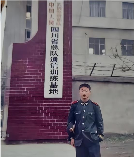 2006年，2名壮汉挟持一名18岁重庆土家族女孩。途中，女孩求助同车的武警战士。