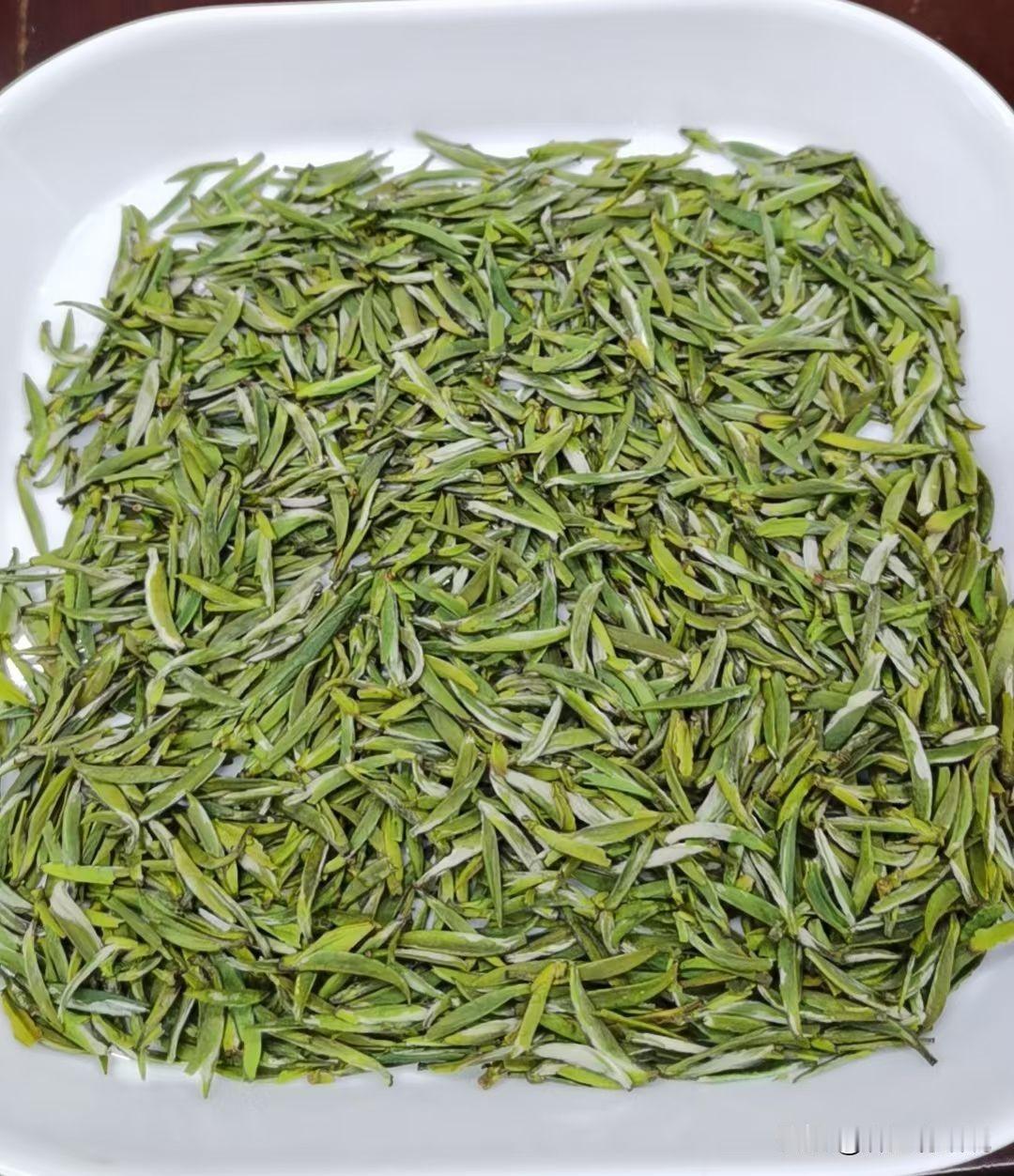 送礼是门大学问，送的不恰当，就像马屁拍在马腿上。这次小长假，朋友小何从老家带了两