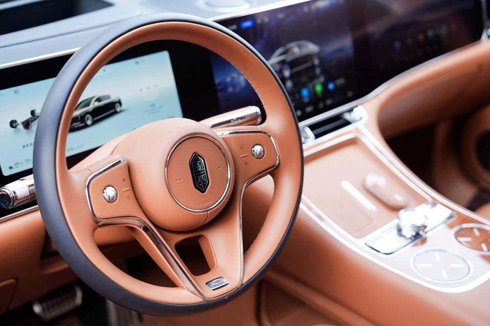 2026年春节，财新传媒副总裁周智琛驾驶尊界S800，完成了一次意义特殊的650